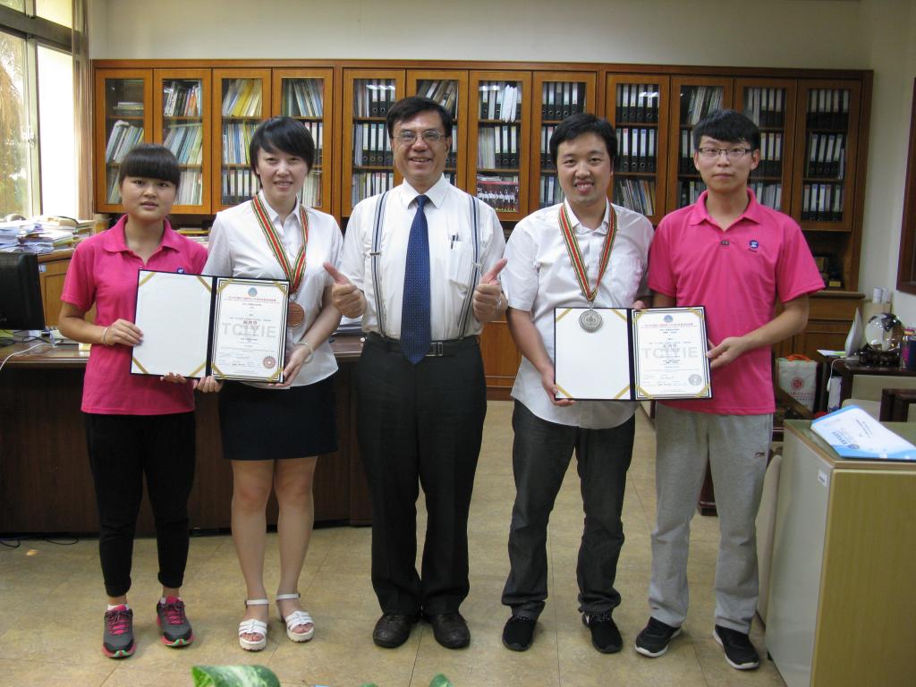 台湾彰化建国科技大学总执行长江金山与陕西工院师生合影