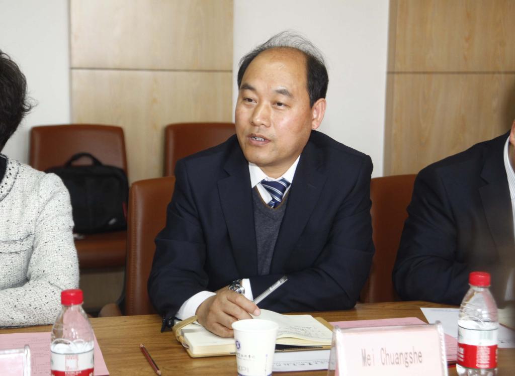 副院长梅创社主持揭牌仪式