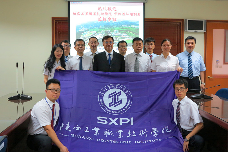 建国科技大学研修培训开班合影