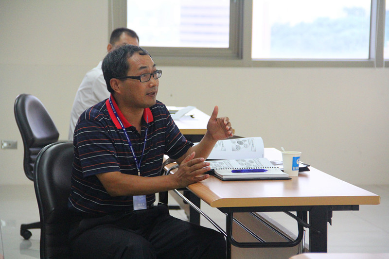 研修团团长何克祥总支书记互动提问