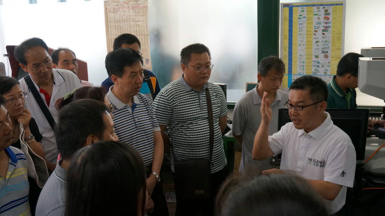 学员在镐錩实业股份有限公司实地参访1